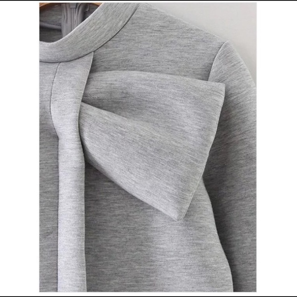 🎉Host Pick!!🎉 🎀Bow-Tie Sweatshirt🎀 - Picture 3 of 8