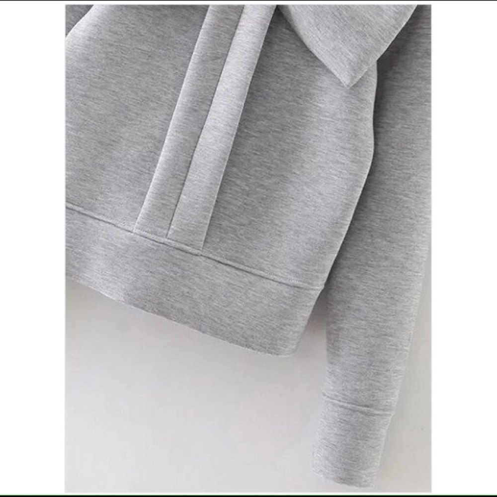 🎉Host Pick!!🎉 🎀Bow-Tie Sweatshirt🎀 - Picture 4 of 8