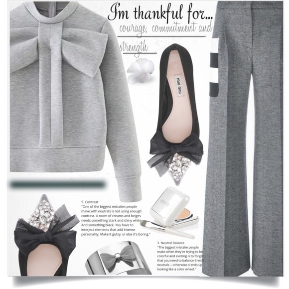 🎉Host Pick!!🎉 🎀Bow-Tie Sweatshirt🎀 - Picture 8 of 8