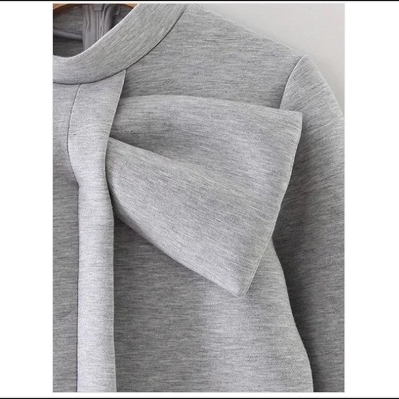 🎉Host Pick!!🎉 🎀Bow-Tie Sweatshirt🎀 - Picture 3 of 8