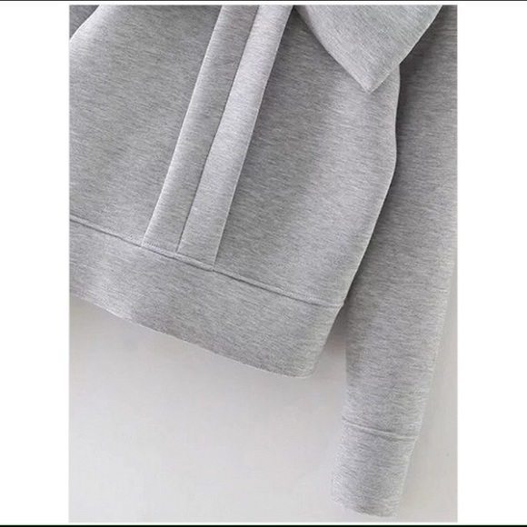 🎉Host Pick!!🎉 🎀Bow-Tie Sweatshirt🎀 - Picture 4 of 8