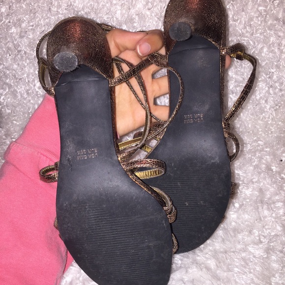 Strappy gold sparkly heels - Picture 3 of 3