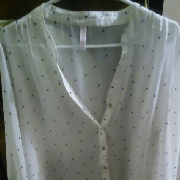 Blouse ok to make offers on any of my items