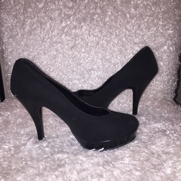 Matte black suede heels - Picture 1 of 4