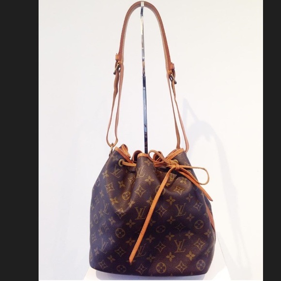 Louis Vuitton petite noe bucket shoulder bag