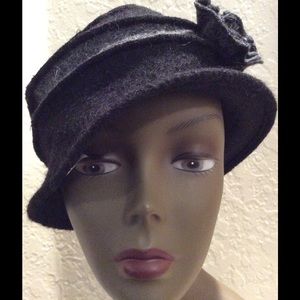 NWT stylish hat. Black with. Grey.