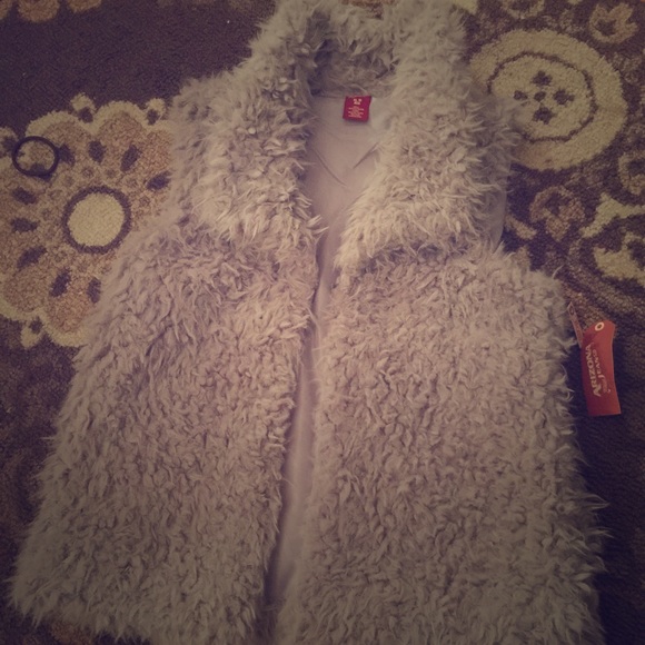 BNWT BEAUTIFUL SHAG VEST