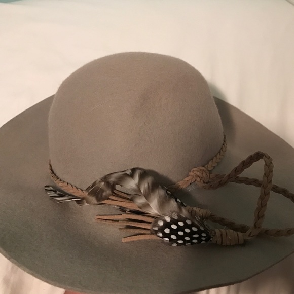 Tan Hat with suede and feather detail - Picture 2 of 3