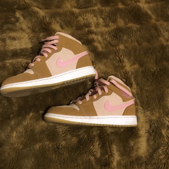 Girls shoes