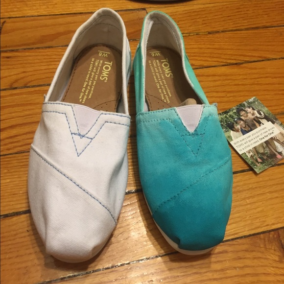 Brand new turquoise and white ombre TOMs