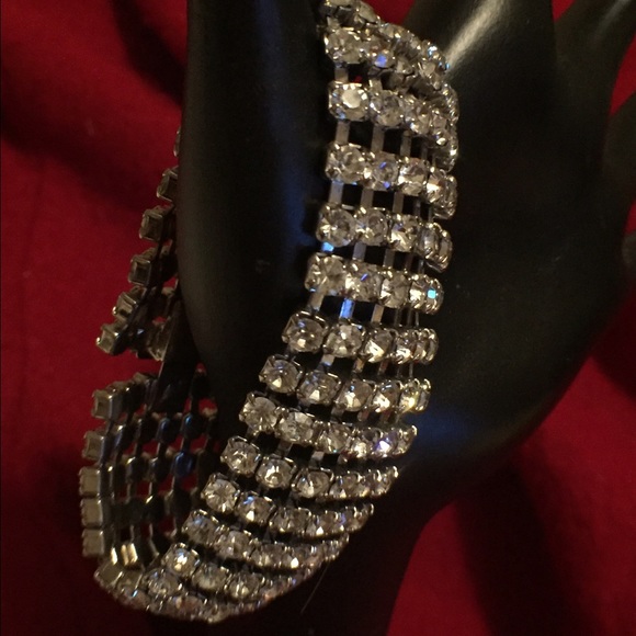 High End silver tone clear rhinestone bracelet!!