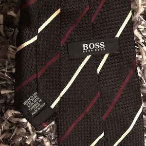 Cravate HUGO BOSS 100% Soie Smoking Made In Italy - Motif Rayures Et Fleurs Marron
