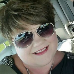 Meet your Posher, Libby