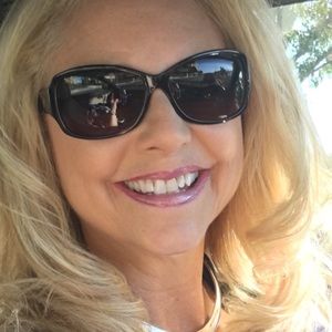 Meet your Posher, Genia