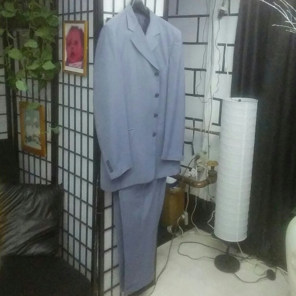 Suit - Picture 2 of 4