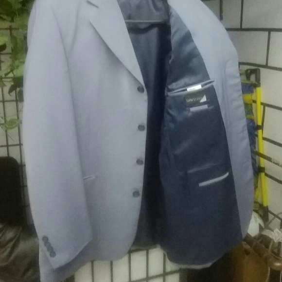 Suit - Picture 3 of 4