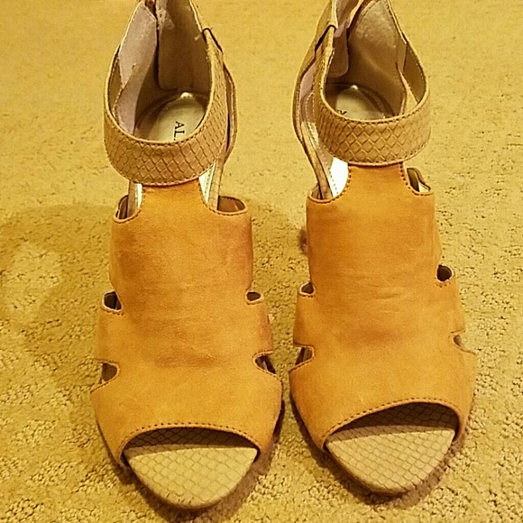 Alfani nude and tan heels size 7