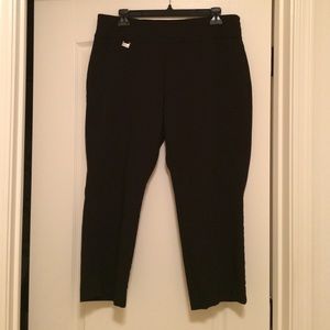 Black pull on stretch capris