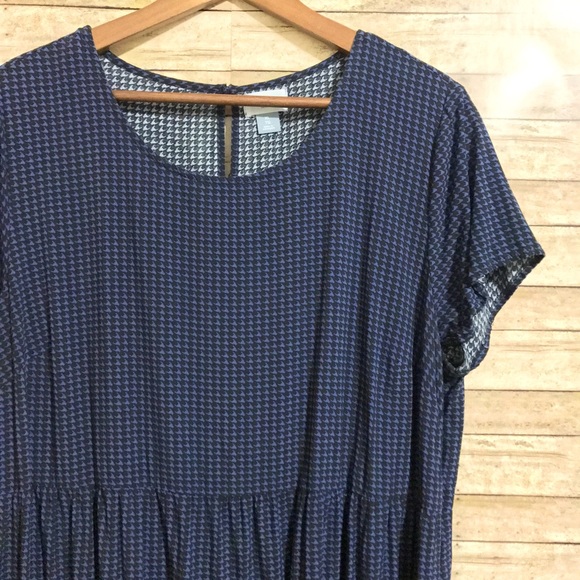 ✨Flash Sale✨Navy Houndstooth Short Sleeve Dress - Picture 2 of 4