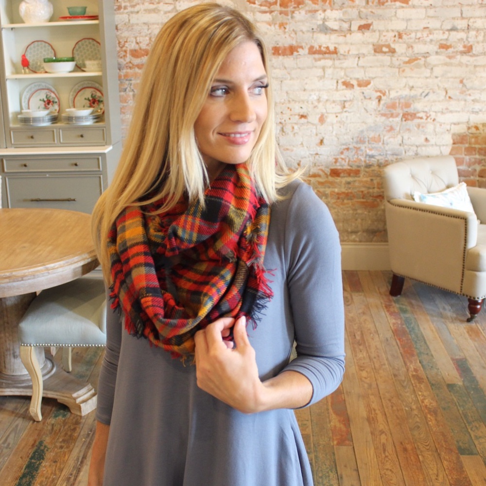 ✨LAST ONE✨Plaid fringe infinity scarf - Picture 2 of 6