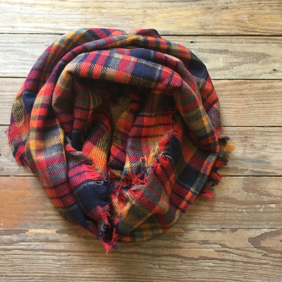 ✨LAST ONE✨Plaid fringe infinity scarf - Picture 4 of 6