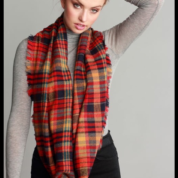 ✨LAST ONE✨Plaid fringe infinity scarf - Picture 5 of 6