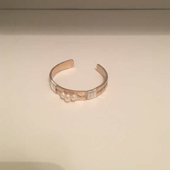 Gold fresh water pearl bracelet with silver wiring