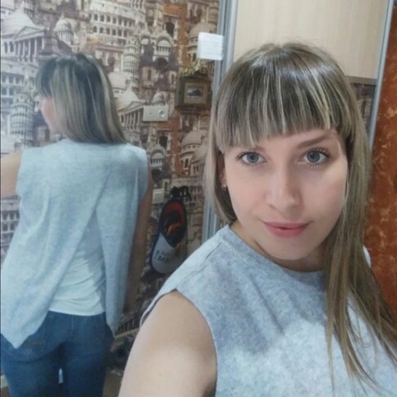 🌸SALE🌸 Split Back Sleeveless Sweater, Grey - Picture 3 of 3