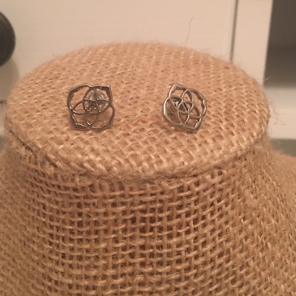 Dira Stud earrings in Silver