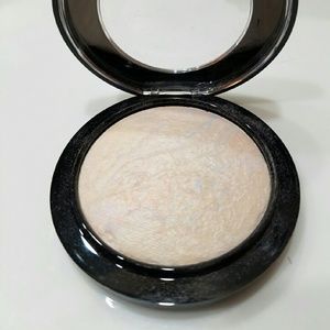 MAC Skin finish in Lightscapade
