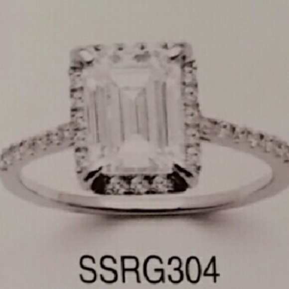 1ct Emerald cut 14K gold plated Engagement Ring - Picture 3 of 6