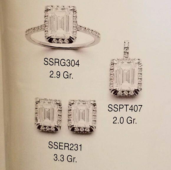 1ct Emerald cut 14K gold plated Engagement Ring - Picture 6 of 6