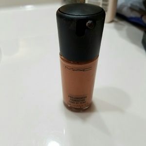 MAC prolong wear NW25 Foundation