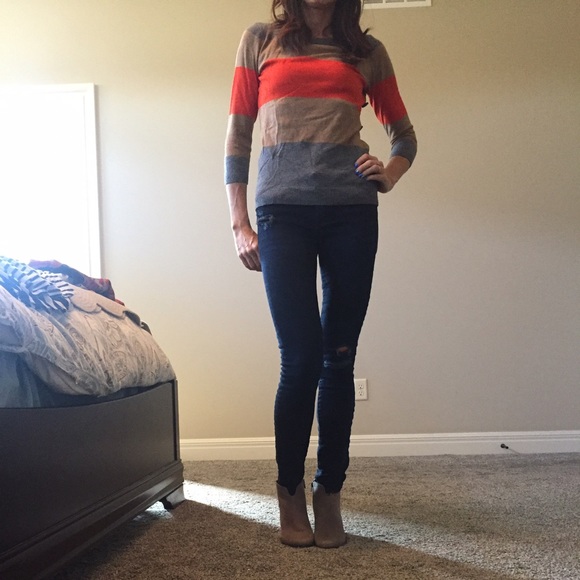 Color Block Sweater - Picture 2 of 2