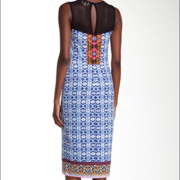 Sleeveless Illusion Yoke Border Print Sheath Dress - Picture 2 of 3