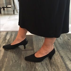 Donald J Pliner! Black pumps 👠 very comfortable!