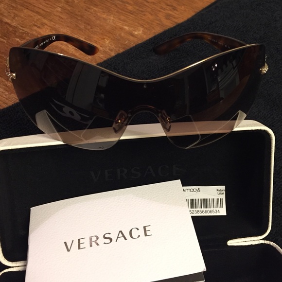 Versace Accessories - 🚫🚫Sold 🚫🚫Versace VE2156b sunglasses