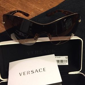🚫🚫Sold 🚫🚫Versace VE2156b sunglasses
