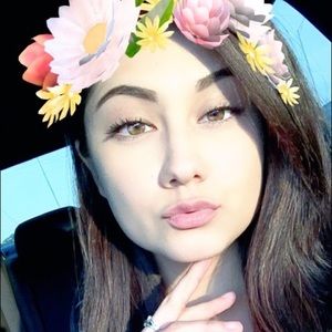 Meet your Posher, Dennise