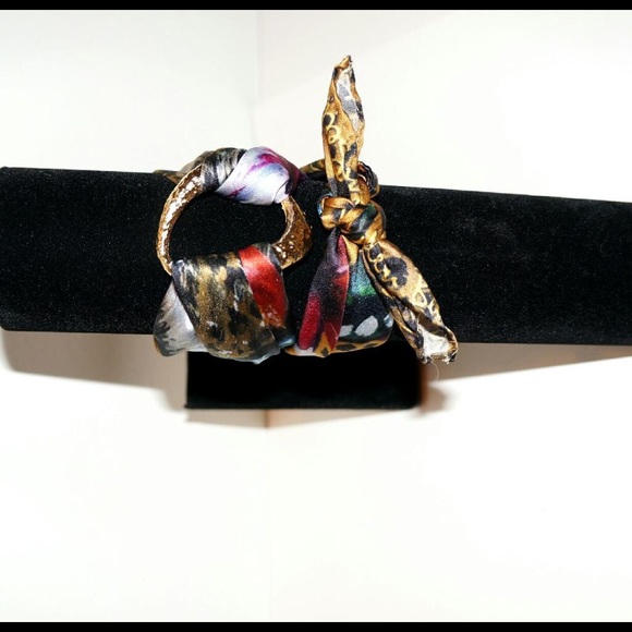 Leopard Silk Scarf Bracelet 45x45cm - Picture 2 of 4