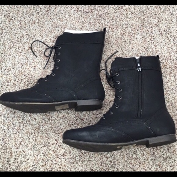 NWT Vintage Boots - Picture 2 of 3