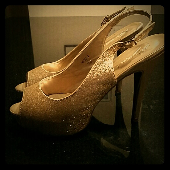 Women's formal dress shoes