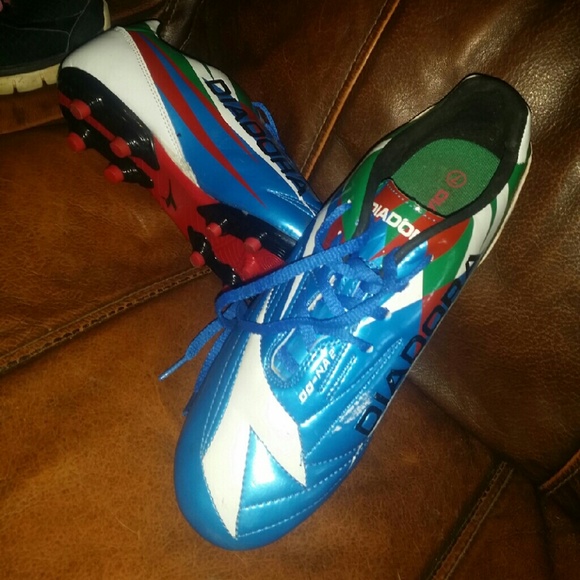DIADORA cleats perfect for soccor