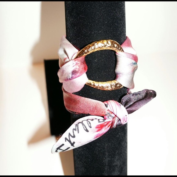 Pink Peony Flower Bracelet 45x45cm - Picture 2 of 4