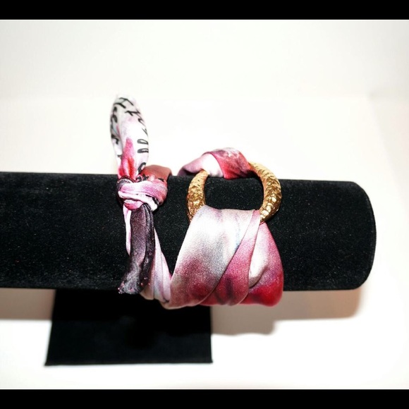 Pink Peony Flower Bracelet 45x45cm - Picture 3 of 4