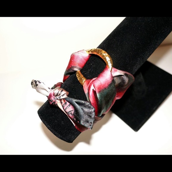 Blooming Iris Silk Scarf Bracelet 45x45cm - Picture 2 of 4