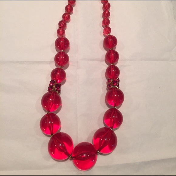 Fun kate spade bauble necklace.