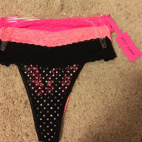 NWT Betsey Johnson 3 Pk Lacey Thong Panties Sz Sm