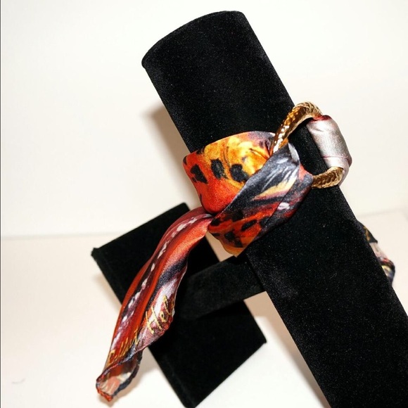 Venetian Mask Silk Scarf Bracelet 45x45cm - Picture 2 of 4