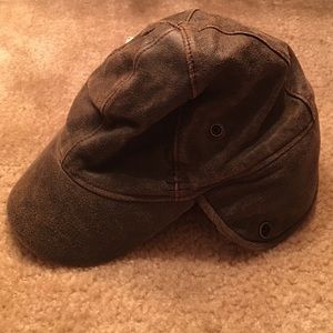 New UGG Lockwood Shearling Cap S/M NWT